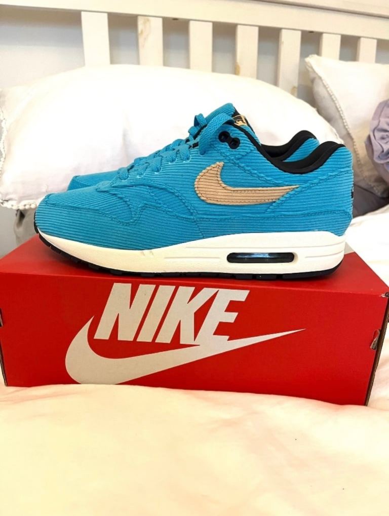 Men’s size 9 Nike air max 1 corduroy trainers 