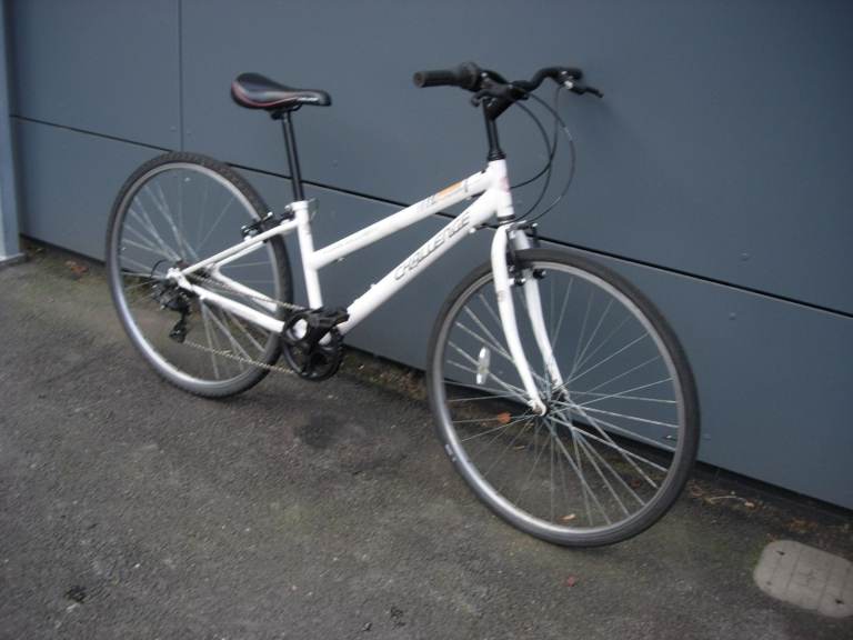Small Hybrid/ Commuter Bike by Challenge, White, Rides Great, JUST SERVICED / CHEAP PRICE!!!!!!!