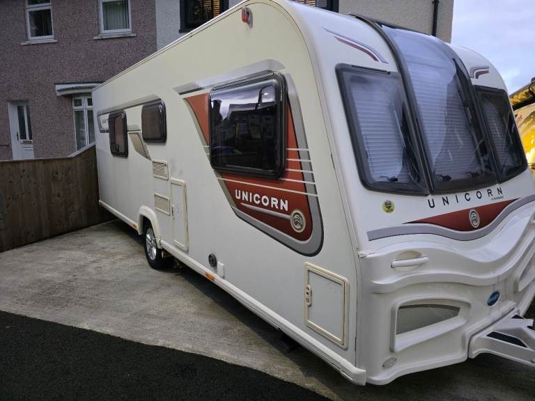 Bailey unicorn cadiz 4 berth 2013 single beds mover solar awning stunning