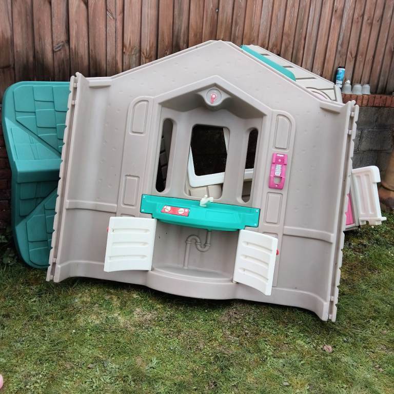 Step 2 naturally playful welcome home playhouse