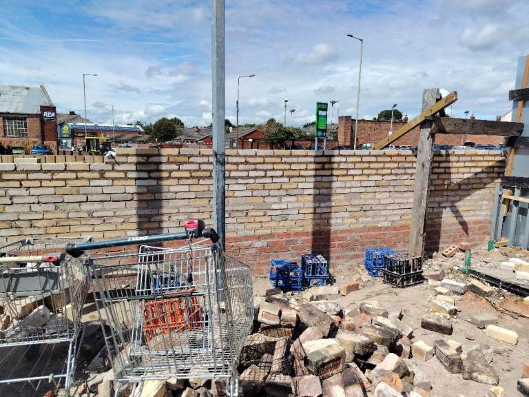 Plastering, skimming, rendering,.. 