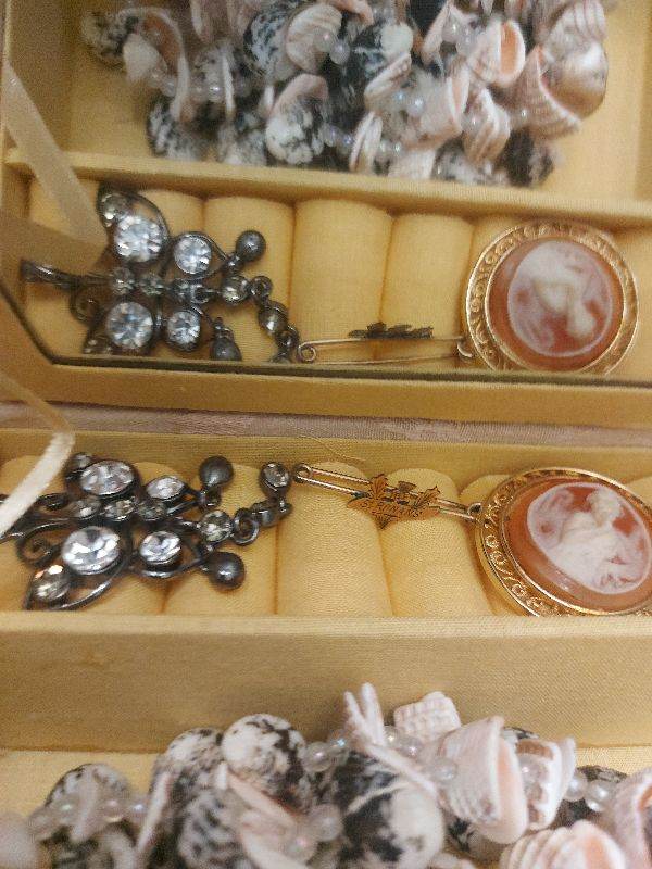 JOB LOT OF MIXED COSTUME JEWELLERY WITH VINTAGE BOX Included 