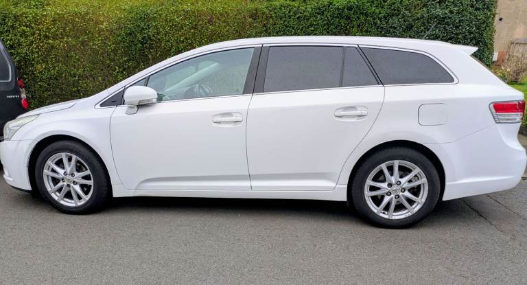 Toyota Avensis Estate 2011 - Petrol