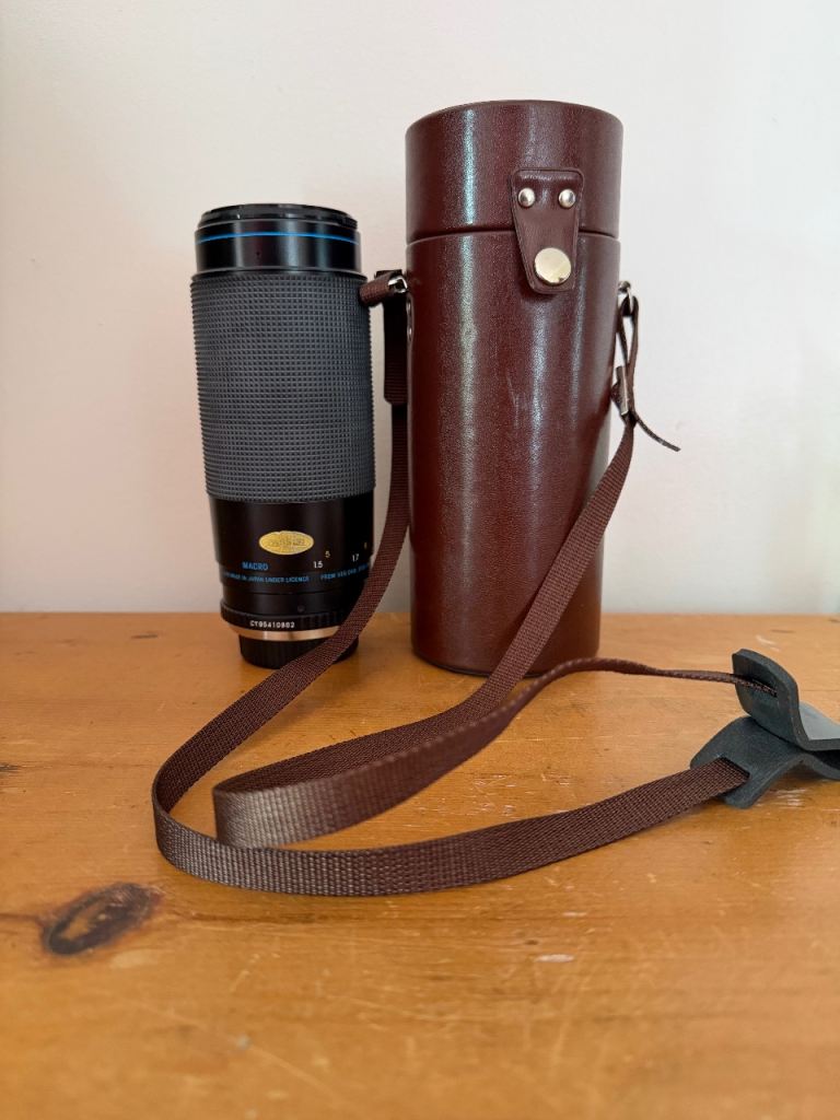 Carl zeiss jena f75- 300mm 1:4.5 - 5.6 macro zoom lens carryin case and covers mint looks never used