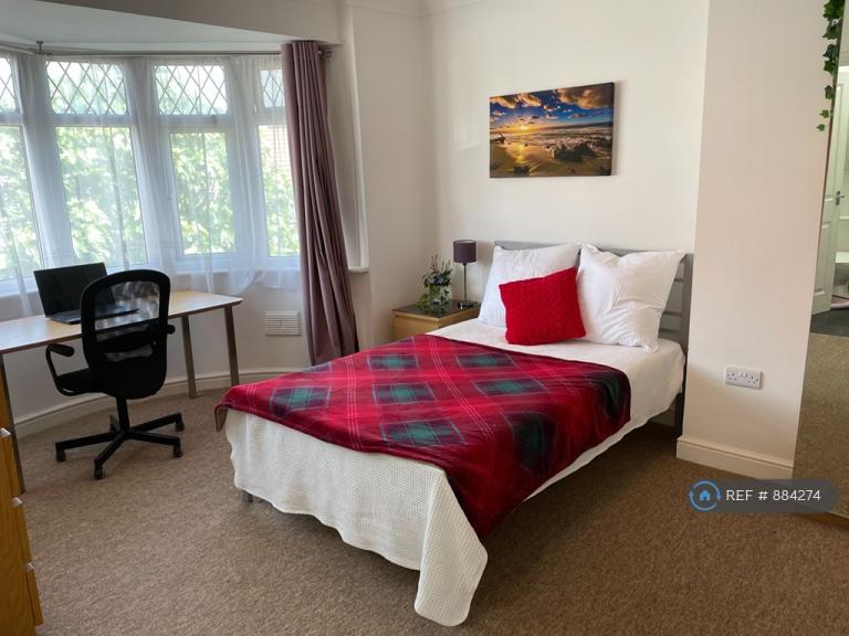 1 bedroom in Leda Ave, Bristol, BS14 (#884274)