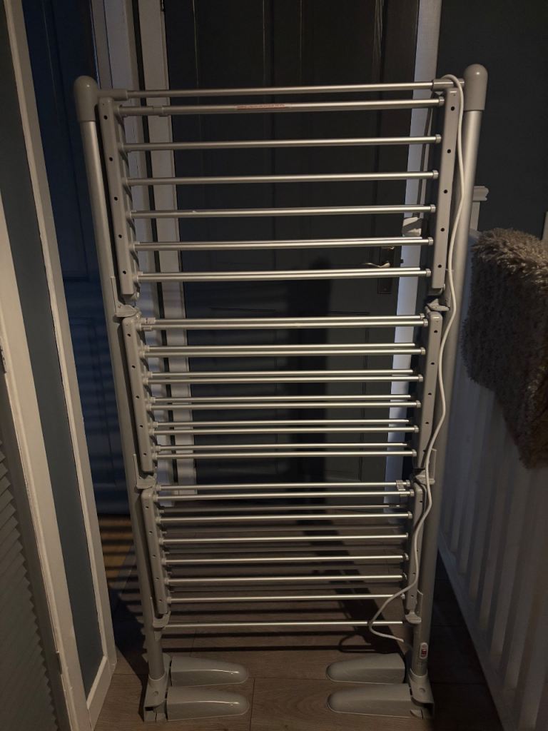 Electric clothes airer