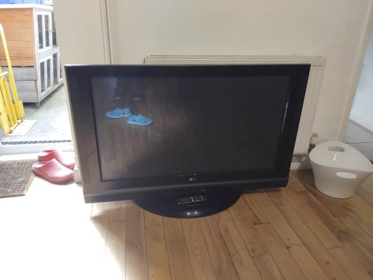 LG 42PT85 Plasma TV – Good Condition
