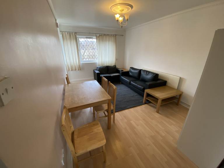 3 bedroom flat in 3 Bedroom Flat, Jocelin House, Barnsbury Estate, London N1