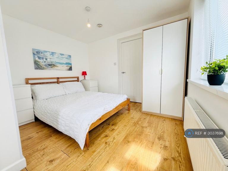 1 bedroom flat in Bay View Terrace, Newquay, TR7 (1 bed) (#3037698)