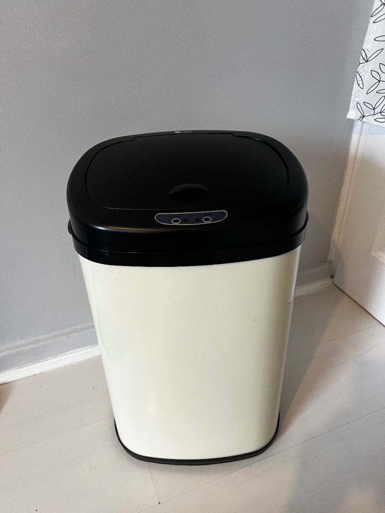 30Litre motion sensor bin, touchless