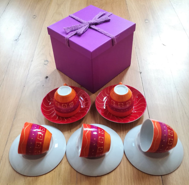 NEW MAISON DU MONDE 5 Piece Set COFFEE CUPS & SAUCERS Hand Painted Orange Red Purple Gold Motif Cafe