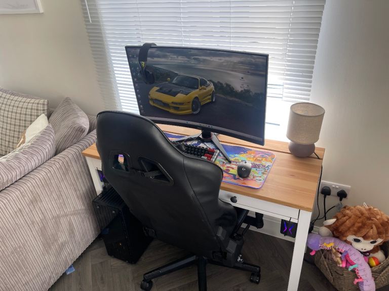 Good Condition Gaming Desk Setup with Monitor and Chair