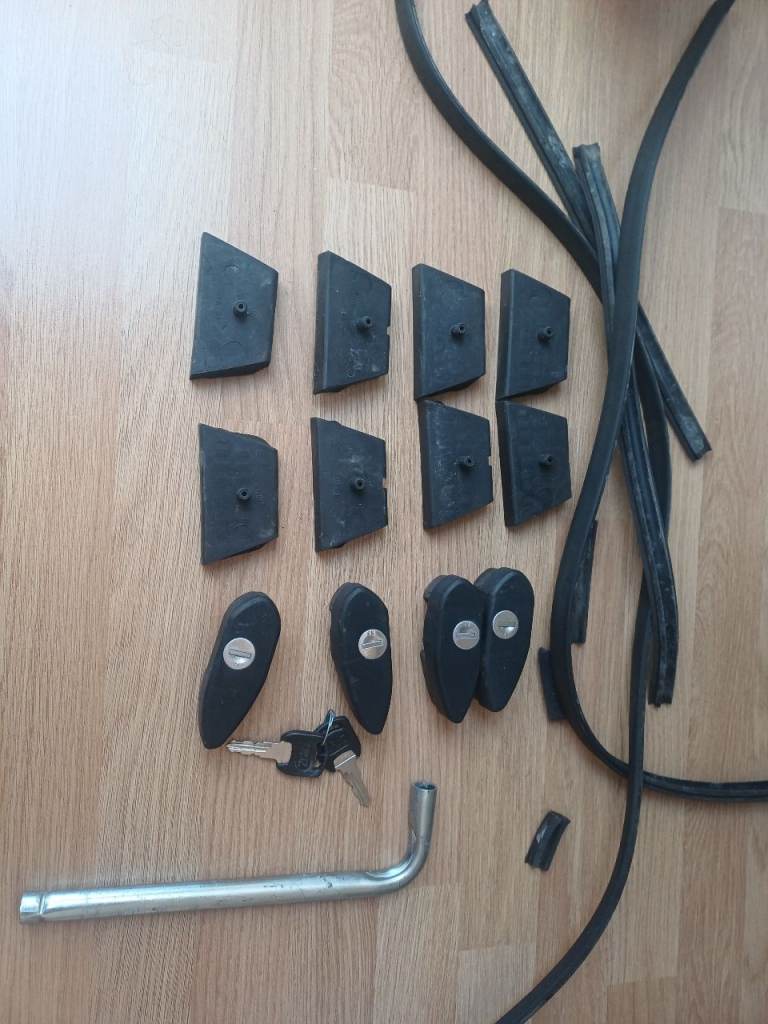 Cruz 924-79x raised roof bars