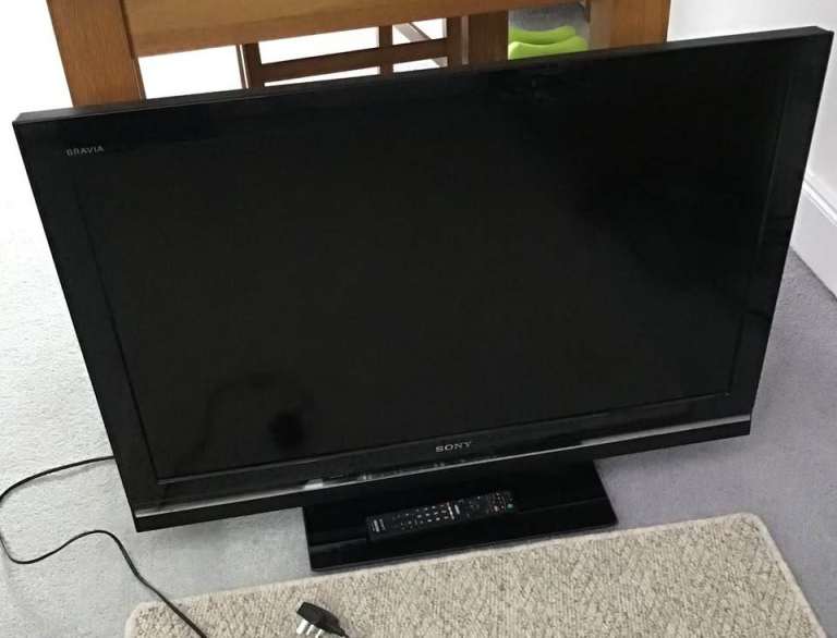 Sony BRAVIA Flat Screen TV – Good Condition