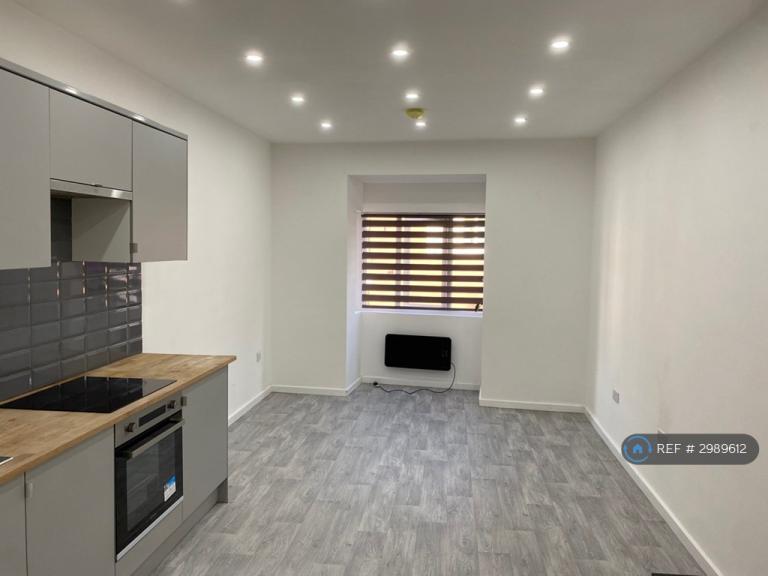 2 bedroom flat in Abbeydale Road, Sheffield, S7 (2 bed) (#2989612)