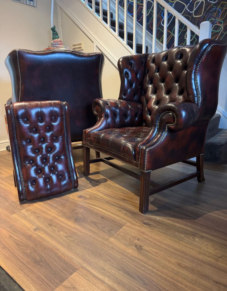 CHESTERFIELD TUFTED ARMCHAIRS IN OXBLOOD +SADDLE FOOTSTOOL 🚚 EXCELLENT CONDITION 