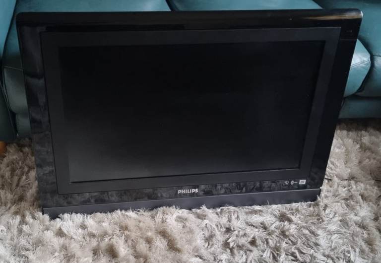 Heavy Philips 32 inch screen TV not smart TV