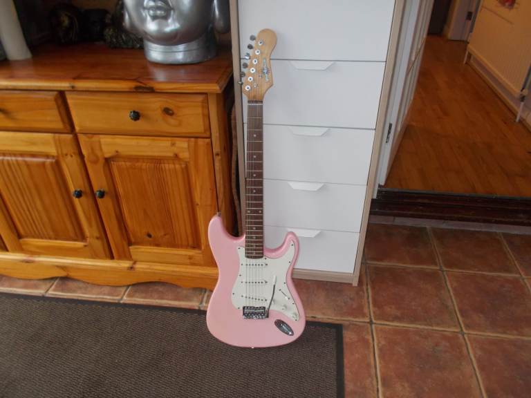 image for ELECRIC 6 STRING GIUTAR(please read description)