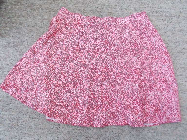 image for Red and white print skirt.