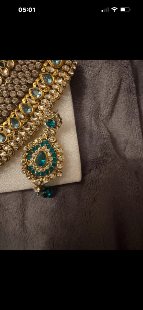 Stunning Teal and Gold Jewellery Set – Unworn