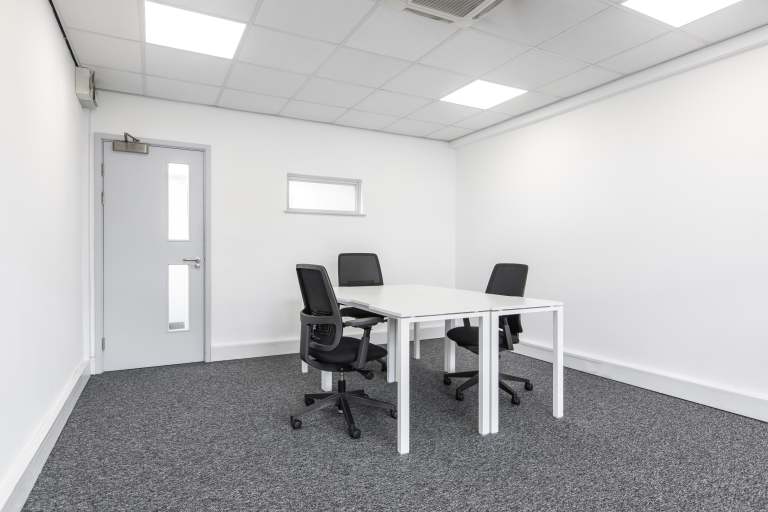 Get a Private Office for 4 Workstations in SOUTHAMPTON SO145FE