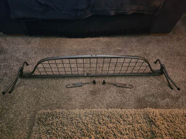 Audi a4 avant estate allroad travall dog guard & divider 