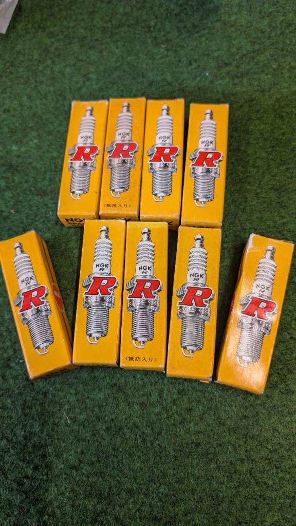 LAWNMOWERS  CLASSIC CARS AND MOTO BIKE ENGINE PLUG NGK BPR6HS 