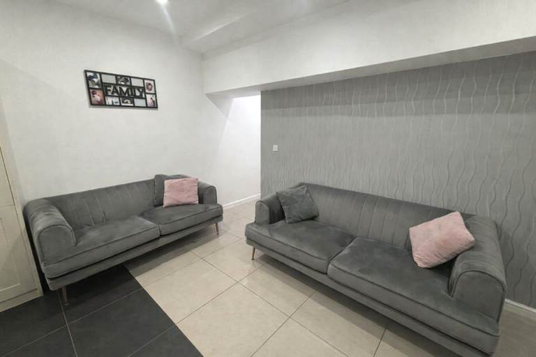 One Bed Available All Bills Included-Hyde-SK14