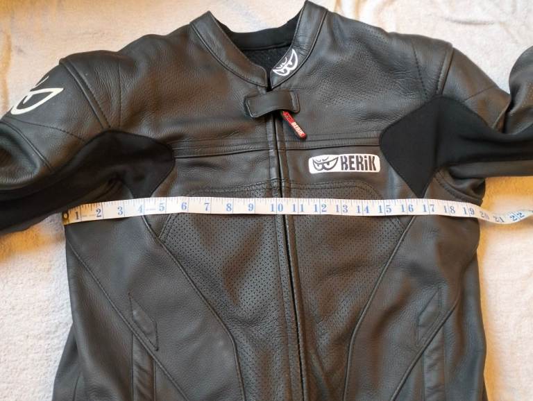 Berik Ls2-8323 2pc Leather Mens Motorcycle Suit Size Medium 32" Waist 42" Chest