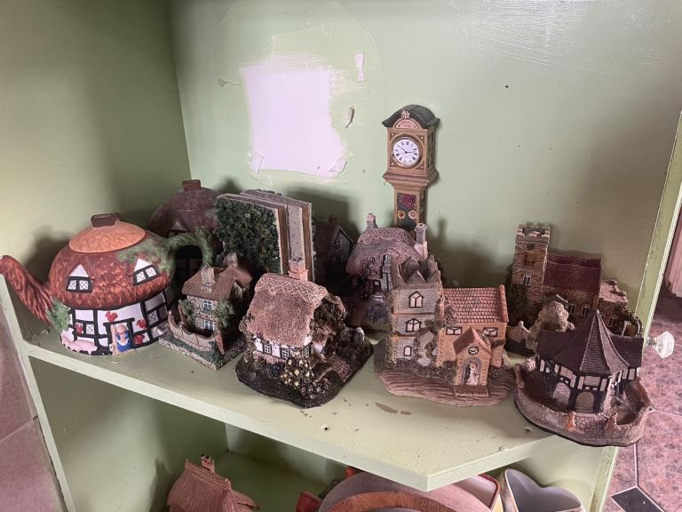 Lilliput Lane/David Winter and other unnamed cottages (Job Lot)