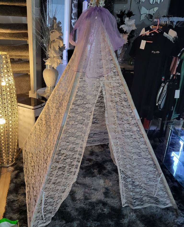 Lovely White Lace Teepee Play Tent – Good Condition