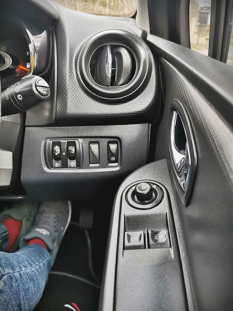 2013 RENAULT CLIO DCI...£20 TAX...1.5 DIESEL.90 BHP...5 SPEED...1 OWNER...FSH...FULL MOT...VGC