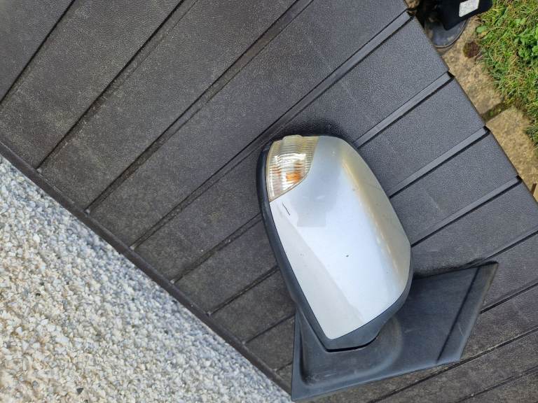 For sale ford focus st3 electric drivers side wing mirrors with indicator off 2010 ST model