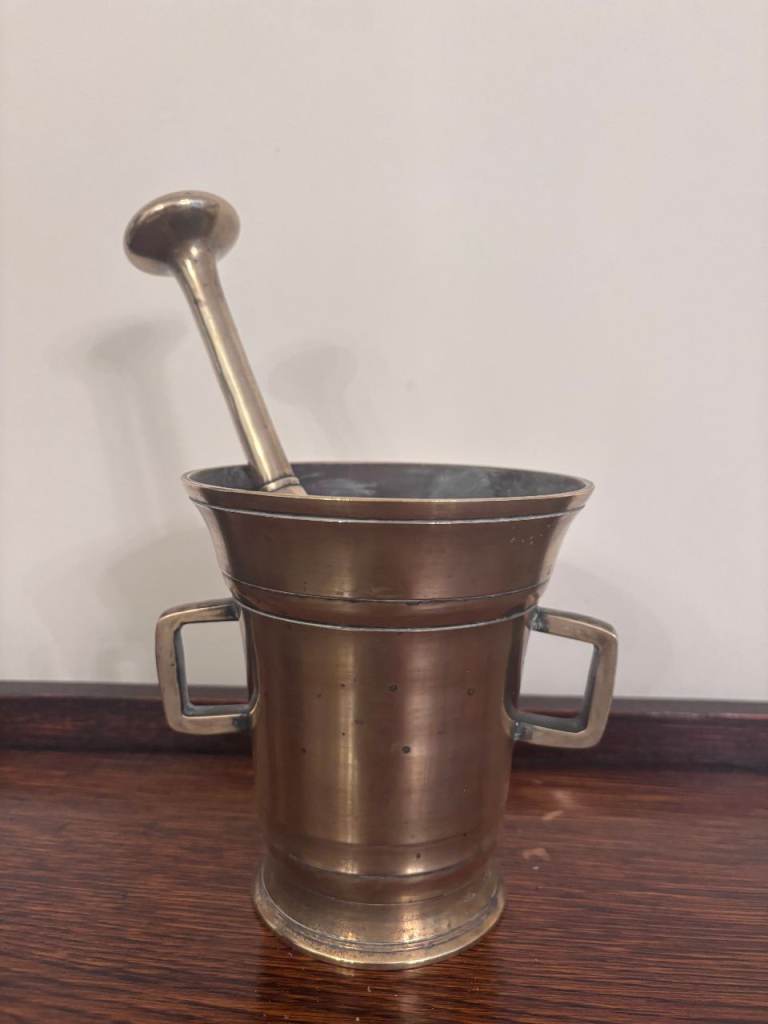 HEAVY ANTIQUE BRASS APOTHECARY MORTAR & PESTLE