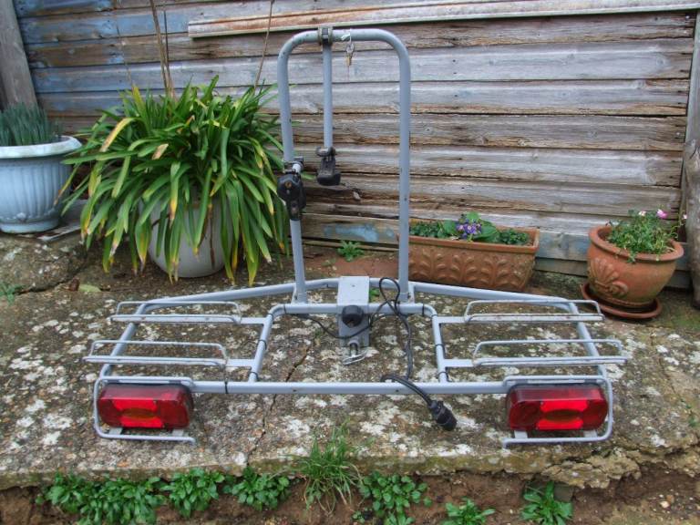 BIKE RACK TOWBAR MOUNTED - LOCKABLE - Takes 2 Bikes