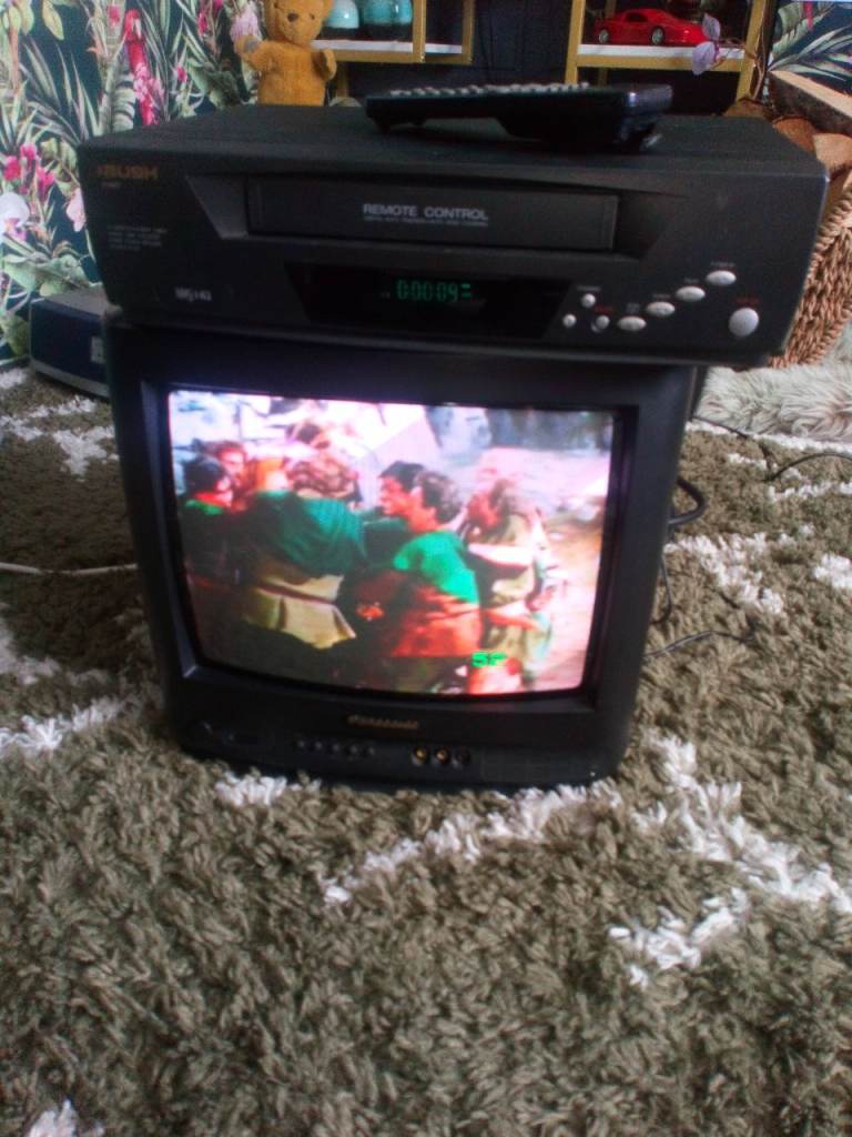 for sale panasonic 14" ctr tv with remote /bush video player £50