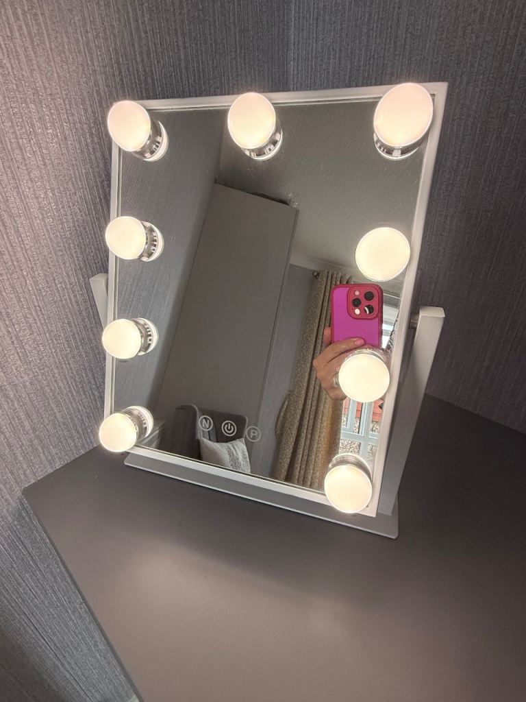 Hollywood mirror