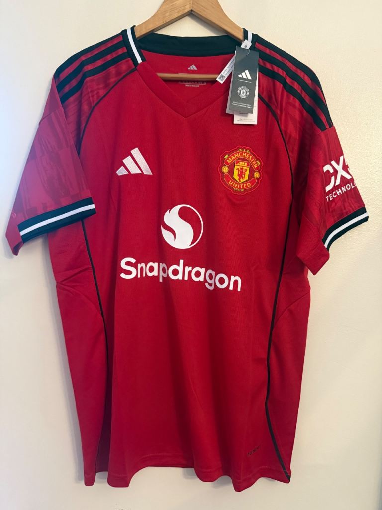 Man Utd 25/26 home shirt BNWT Adidas replica 