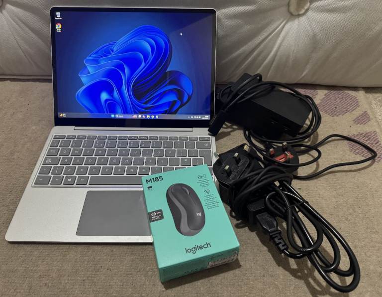 Microsoft Surface Laptop Go | Model 1943 | i5-1035G1 | 8GB | 128GB SSD | W11 Pro