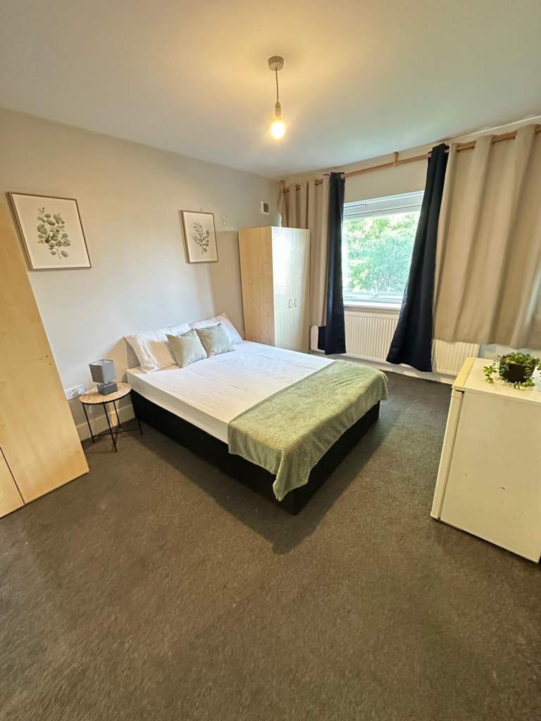 Large Double Room to Rent – Edmonton N9 – £195 PW | Available Now