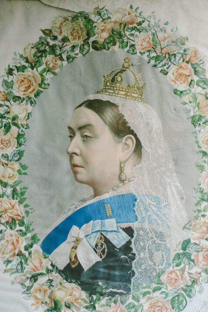VINTAGE FRAMED PRINT OF QUEEN VICTORIA
