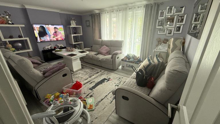 1 BEDROOM FLAT FOR RENT!!