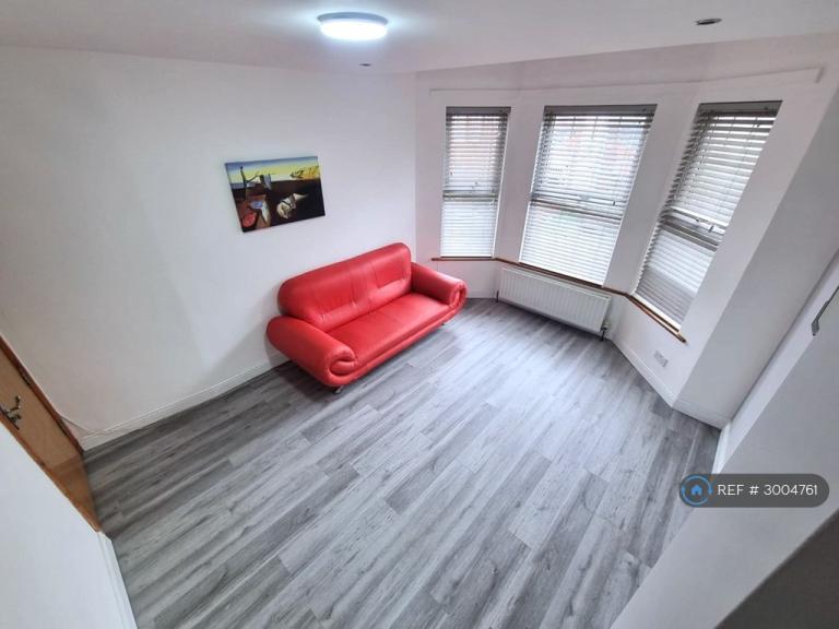 1 bedroom in Temple Road, London, NW2 (#3004761)