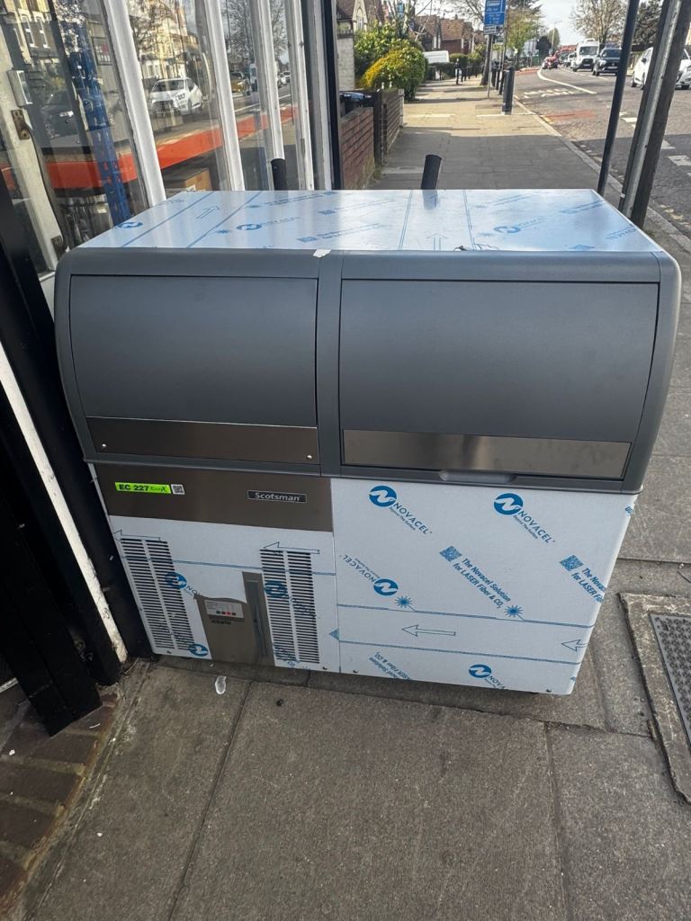Commercial brand new ice machine Scot’s man cafe shop restaurant takeaway 