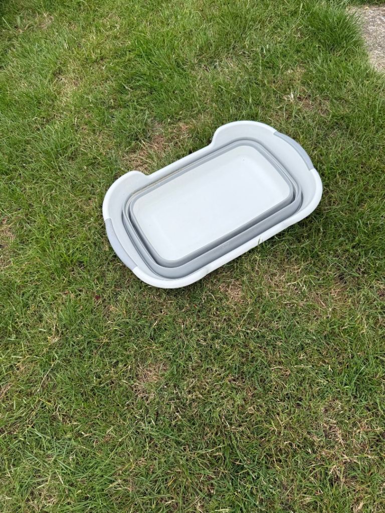 Small collapsible portable dog bath