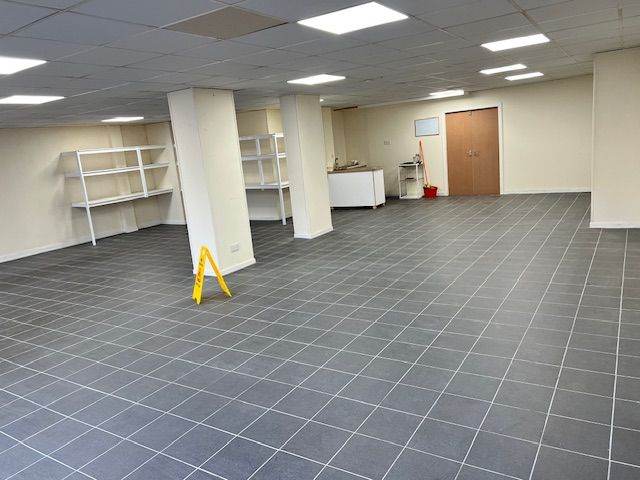Commercial shop unit for rent - Benarty Square, Ballingry