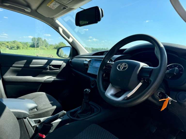 TOYOTA HILUX 2.4 D-4D Active UTILITY SPEC White Manual Diesel 2019 EURO 6