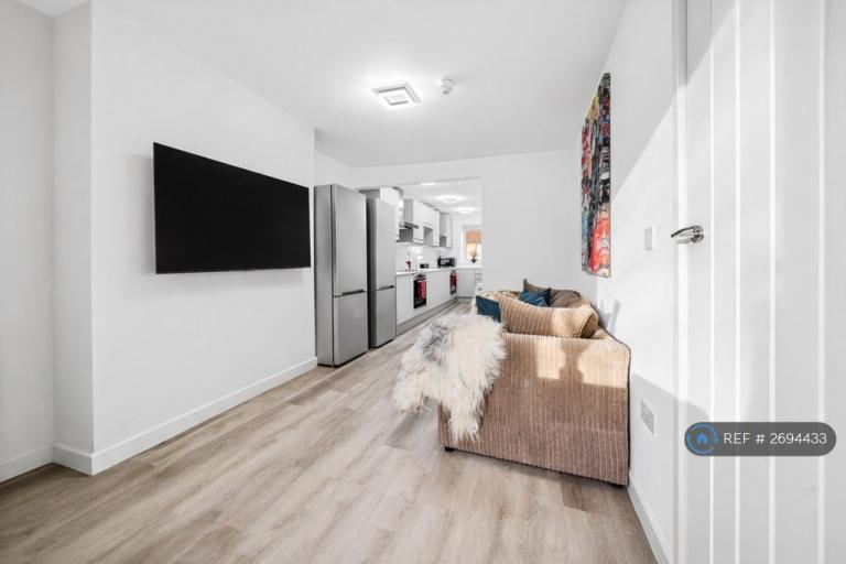 6 bedroom flat in Church Road, Bristol, BS5 (6 bed) (#2694433)