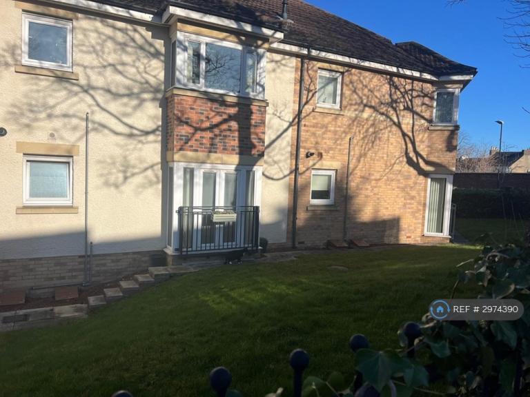 2 bedroom flat in Ford Lodge, South Hylton, Sunderland, SR4 (2 bed) (#2974390)