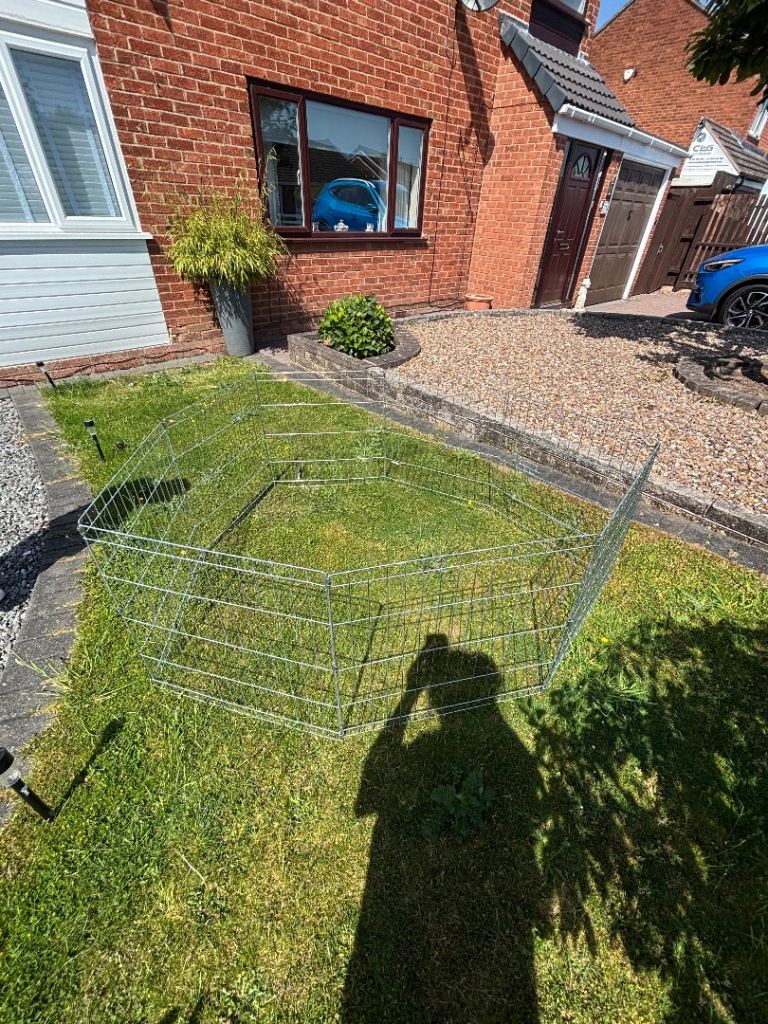 Pet pen with 7 pegs 